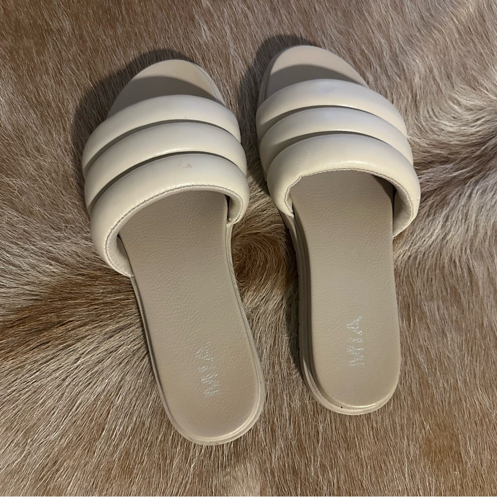 Mia Sandals - Size 8